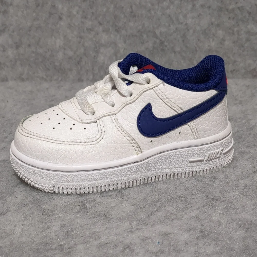 Nike Air Force 1 Toddler White Blue Low Sneakers Size 5c - Picture 1 of 8
